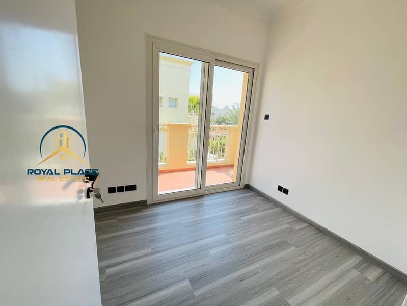 LUSH GREEN GARDEN / UPGRADED / FULL LAKE VIEW / 4E - Image 7