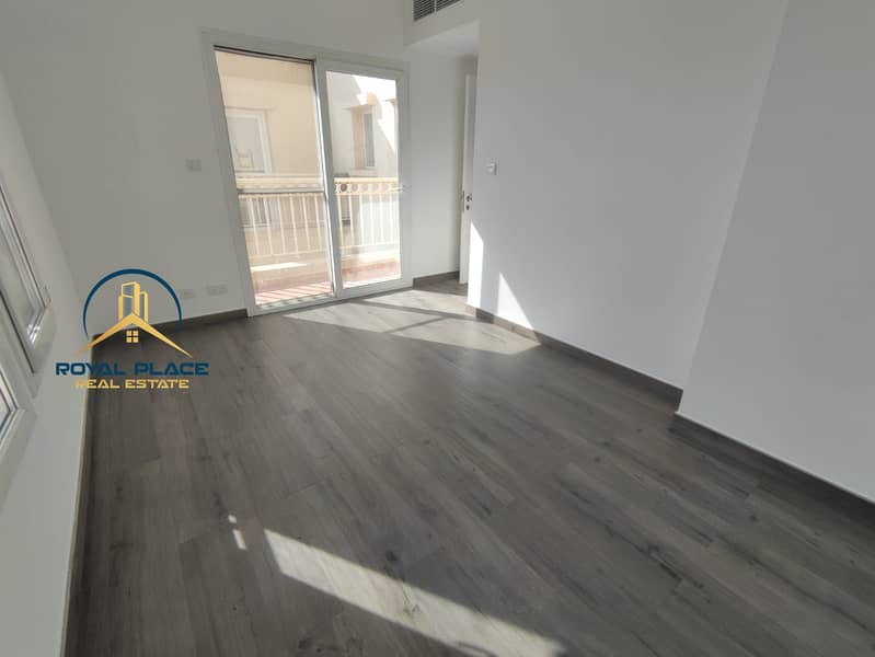 LUSH GREEN GARDEN / UPGRADED / FULL LAKE VIEW / 4E - Image 8