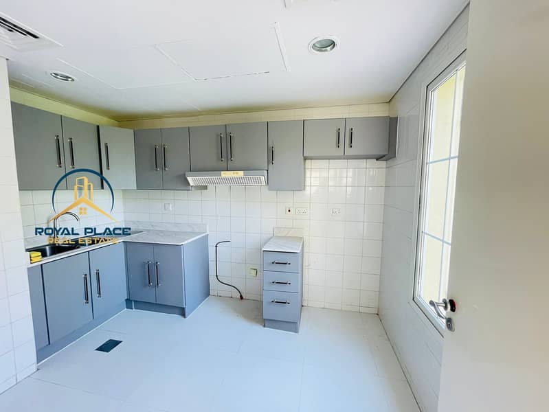 LUSH GREEN GARDEN / UPGRADED / FULL LAKE VIEW / 4E - Image 10