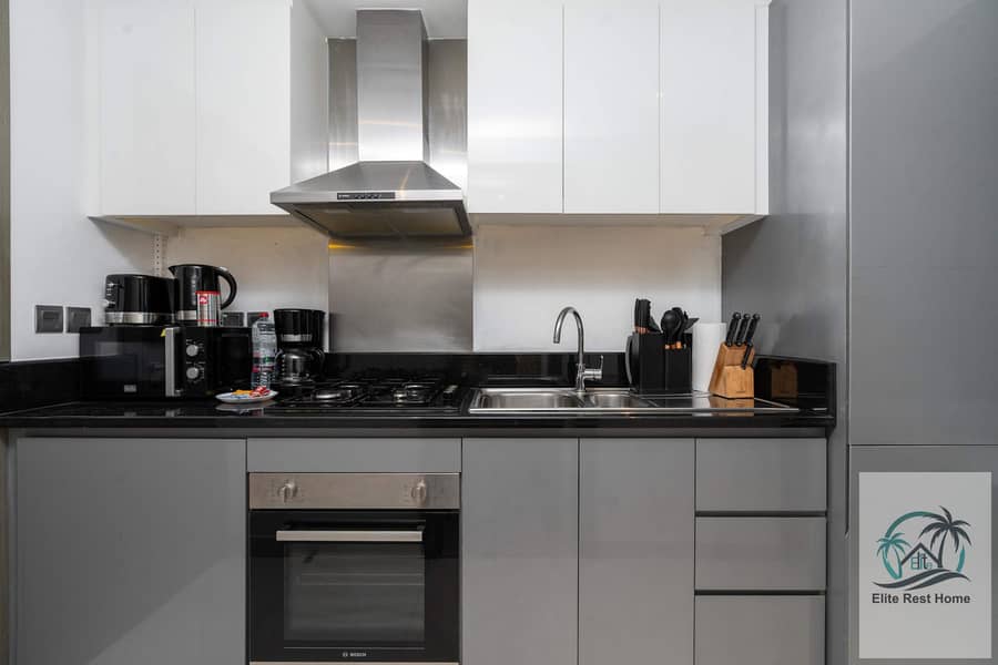 Modern Amenities, 24/7 Security, Swimming Pool, Gym, Spa, Prime Location Near Downtown Dubai, Dubai Mall, Burj Khalifa | Ideal for Business Travelers,