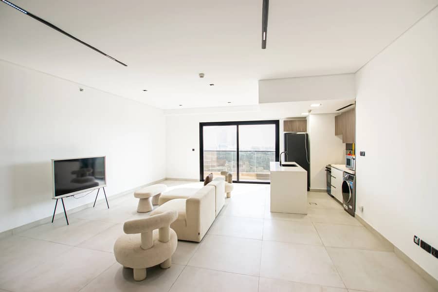 Available I Unfurnished I Bright Unit