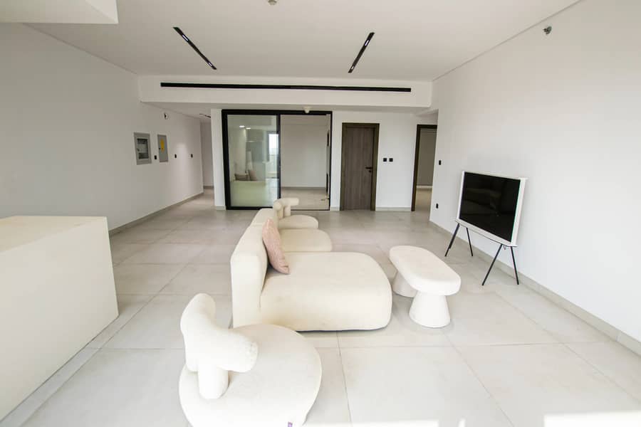 Available I Unfurnished I Bright Unit - Image 12