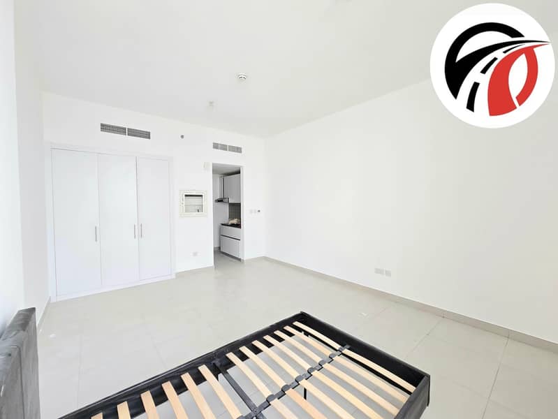 Spacious Apartment ! With All Aminities ! Ready to Move ! Big Size