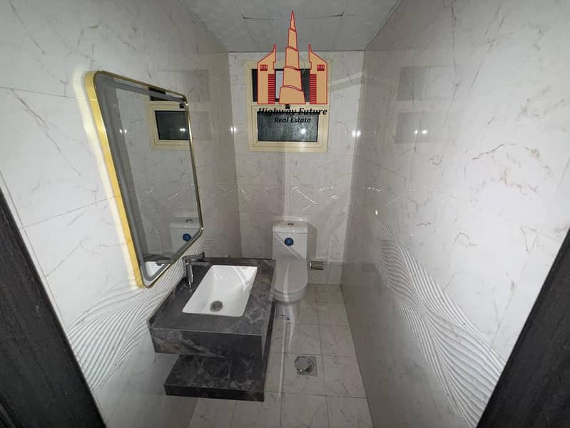 4 4b5ecdc7-deee-4272-8212-6747736f397e. jpg