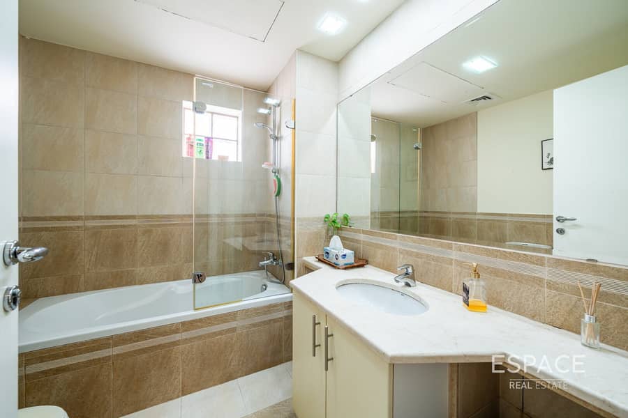 5 Bedroom | Vacant On Transfer | Private - Image 11