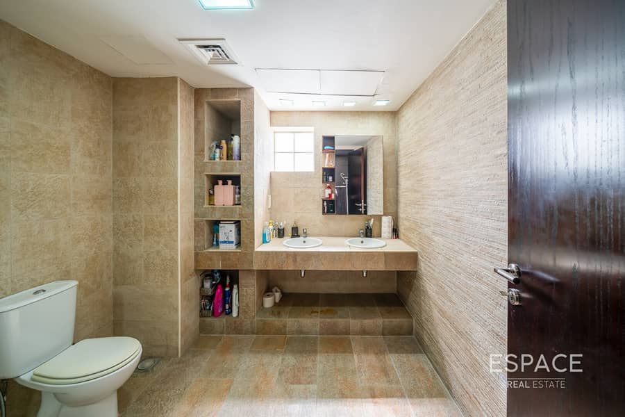 5 Bedroom | Vacant On Transfer | Private - Image 17