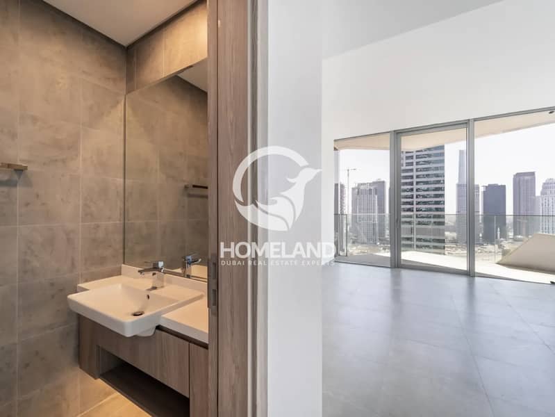 Spacious Layout|High Floor| Marina View| Renovated - Image 11