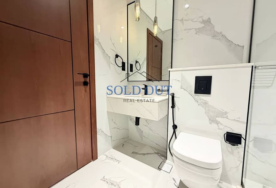 AGENTS WELCOME | SMART HOME | PREMIUM AMENITIES - Image 18