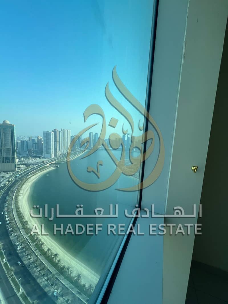 For annual rent in the Al Khan area of Sharjah A luxurious four-bedroom apartment with a spacious design and luxurious finishes, located in a distin