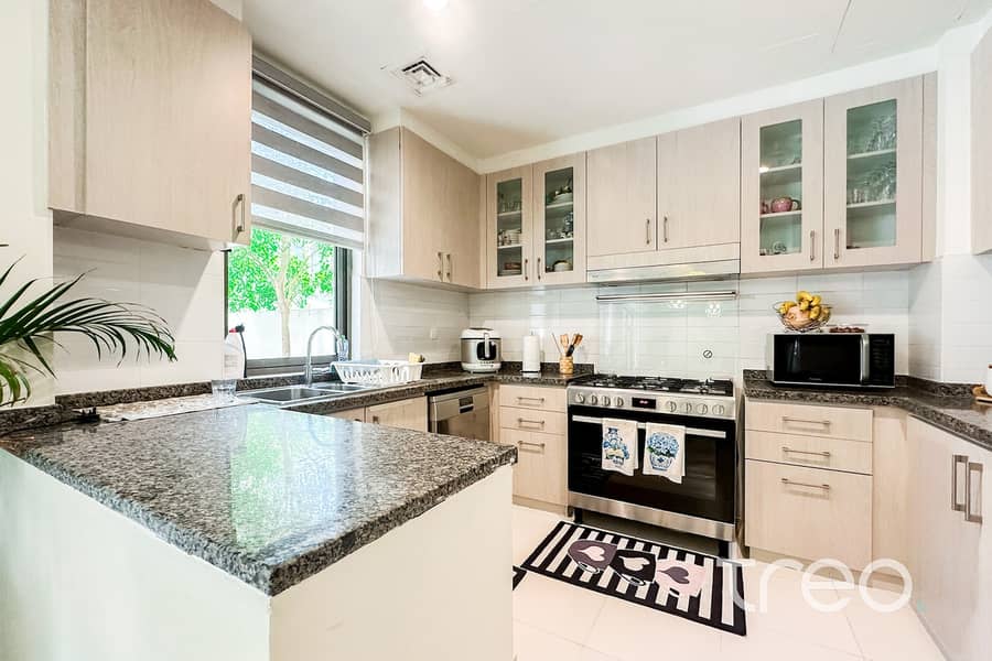 4 Bedroom Villa| Beautiful Large Garden