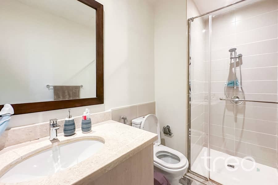 4 Bedroom Villa| Beautiful Large Garden - Image 9