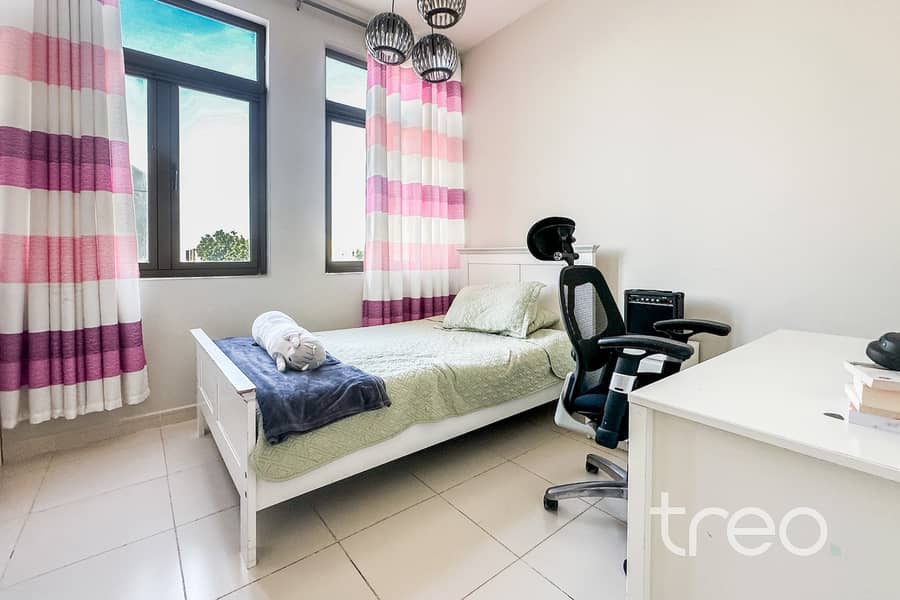 4 Bedroom Villa| Beautiful Large Garden - Image 17