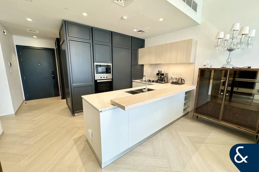 Vacant | Corner Unit | Park View | Furnished