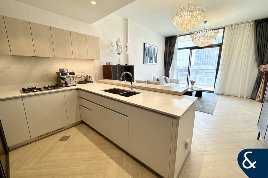 Vacant | Corner Unit | Park View | Furnished