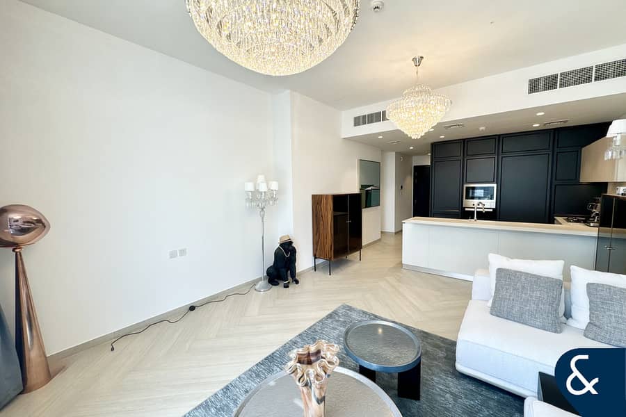 Vacant | Corner Unit | Park View | Furnished - Image 9