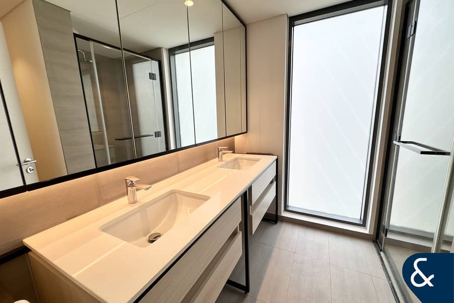 Vacant | Corner Unit | Park View | Furnished - Image 12