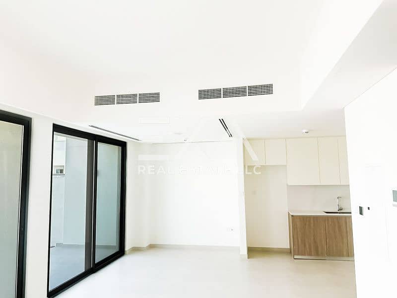 Single Row I Close to Clubhouse I Brand New