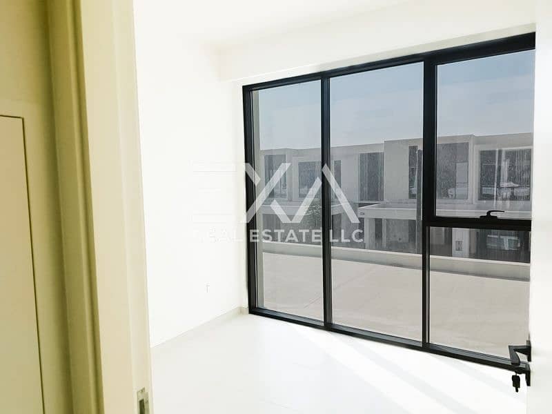 Single Row I Close to Clubhouse I Brand New - Image 9