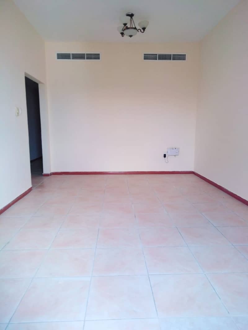 شقة في أبو دنق 3 غرف 38000 درهم - 4324236