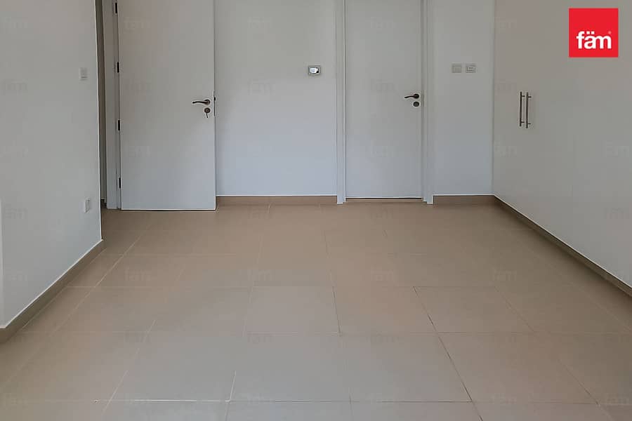 Premium Pool View | Vacant on Transfer | Spacious - Image 8