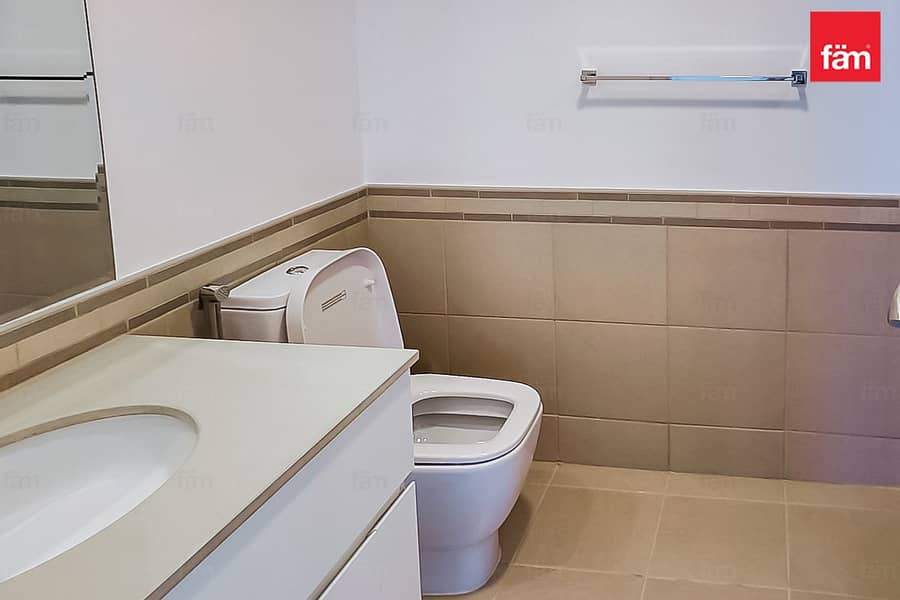 Premium Pool View | Vacant on Transfer | Spacious - Image 12