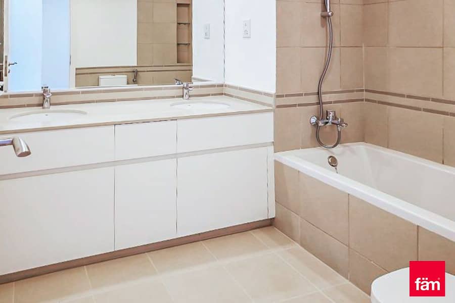 Premium Pool View | Vacant on Transfer | Spacious - Image 14