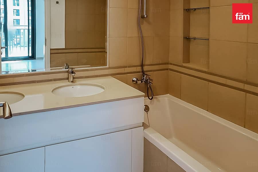 Premium Pool View | Vacant on Transfer | Spacious - Image 18