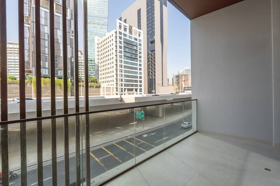 Spacious 2-Bedroom Unfurnished Apartment in the Heart of Business Bay - Image 14