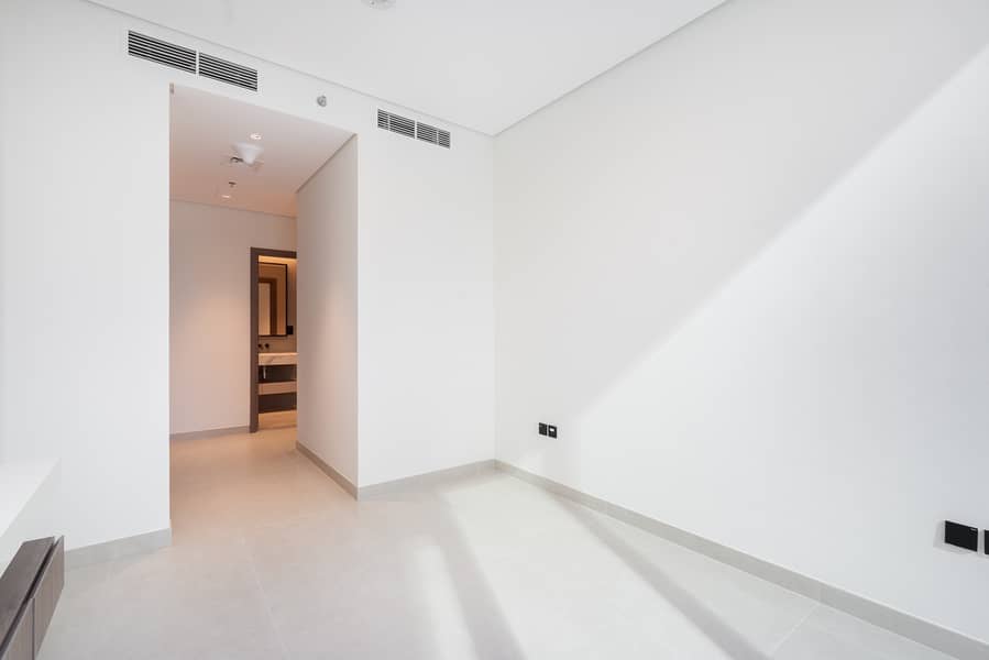 Spacious 2-Bedroom Unfurnished Apartment in the Heart of Business Bay - Image 25