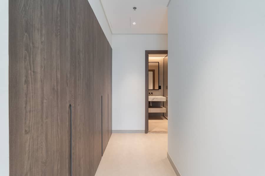 Spacious 2-Bedroom Unfurnished Apartment in the Heart of Business Bay - Image 26