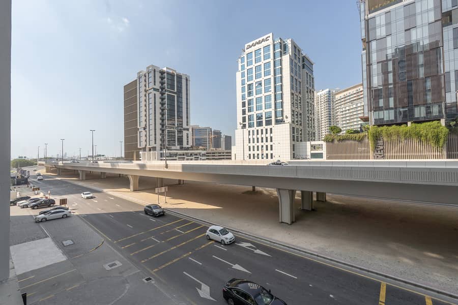 Spacious 2-Bedroom Unfurnished Apartment in the Heart of Business Bay - Image 31