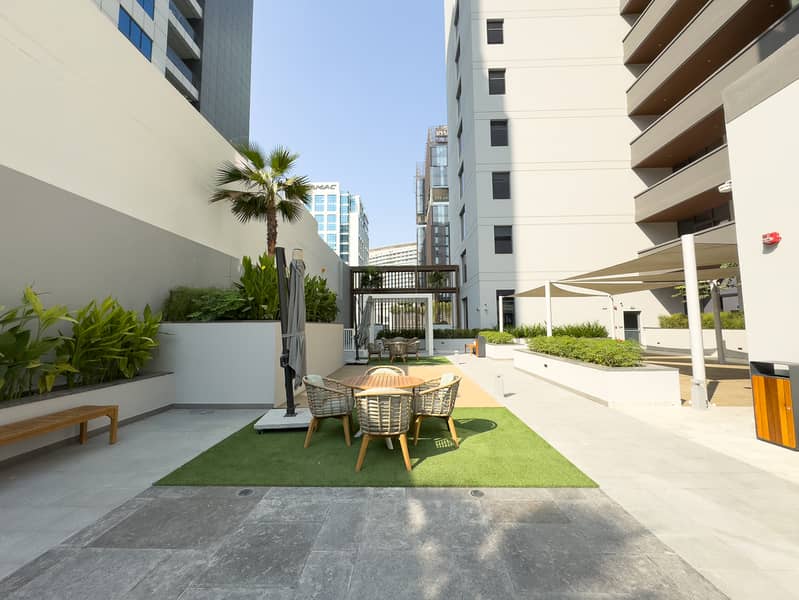 Spacious 2-Bedroom Unfurnished Apartment in the Heart of Business Bay - Image 38