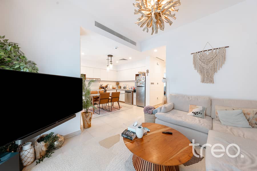 Light and Bright | Modern | Lush Garden