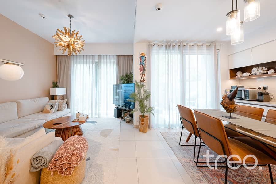 Light and Bright | Modern | Lush Garden