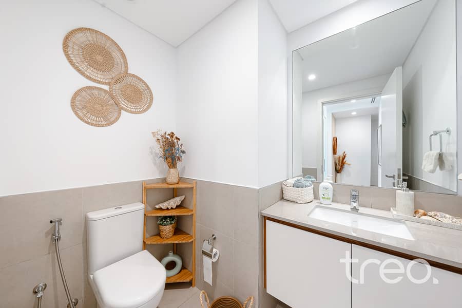 Light and Bright | Modern | Lush Garden