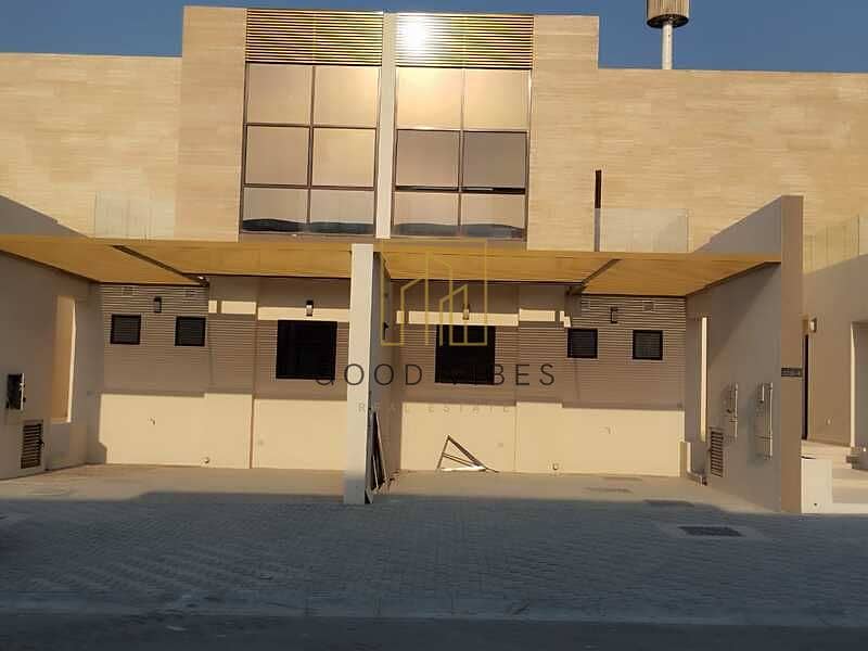 VACANT | SPACIOUS 3 BEDROOM ENSUITE + MAIDS