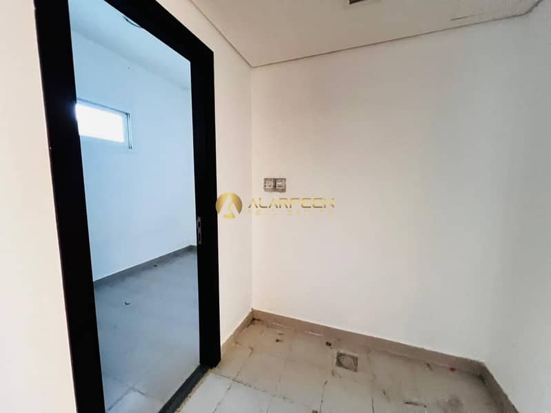 Unfurnished 3BR| Prime Location | Call Now - Image 7
