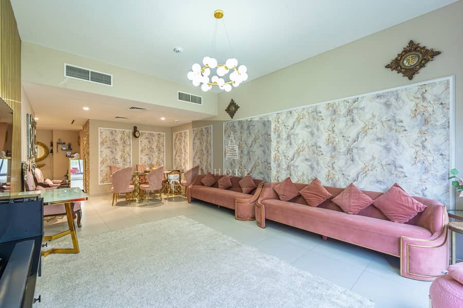 2 Living Room3. jpg
