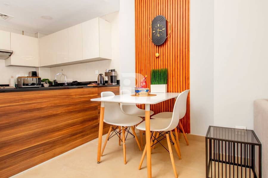 High floor | Full water view | Upgraded Unit