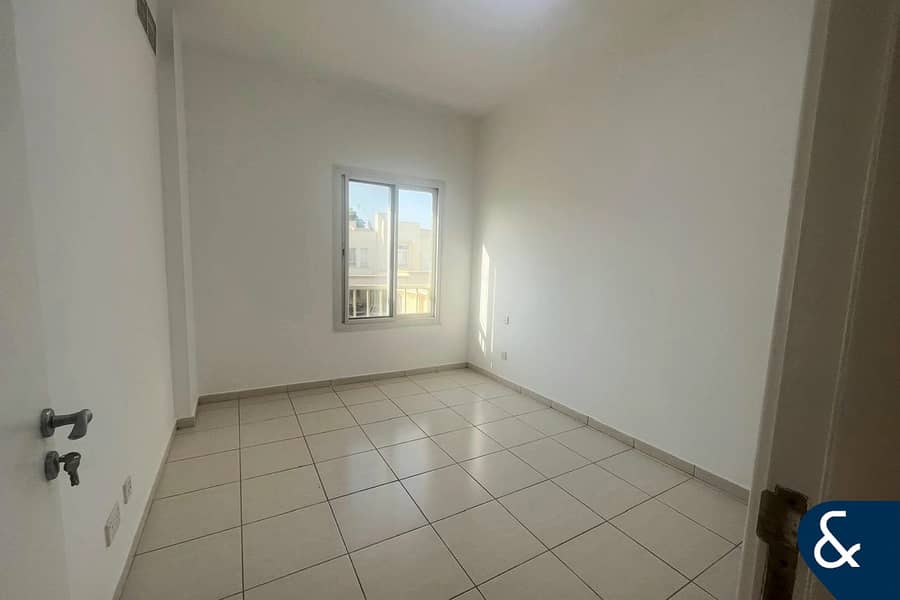 Well Maintained | Spacious | Close to Park - Image 7