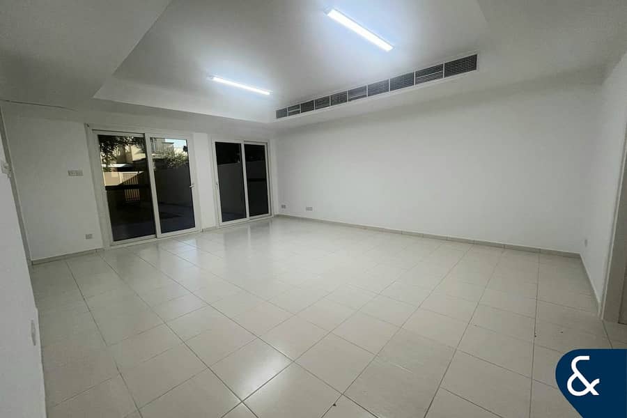 Well Maintained | Spacious | Close to Park - Image 11