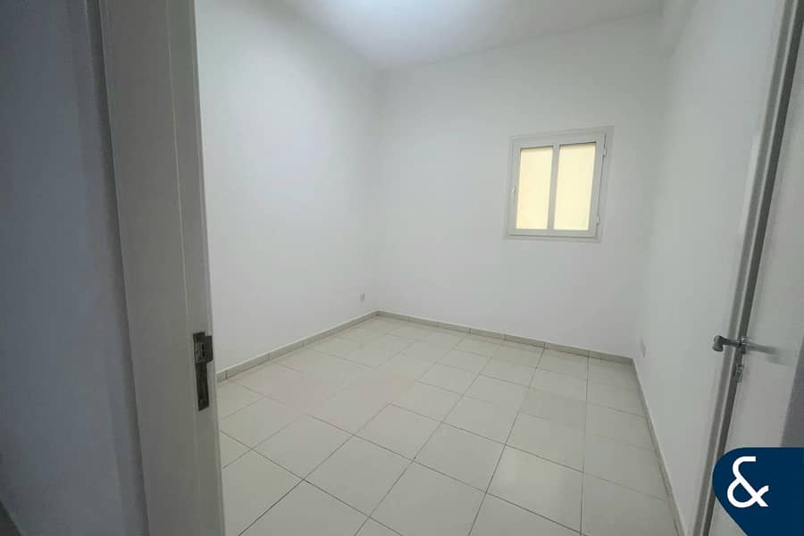 Well Maintained | Spacious | Close to Park - Image 12