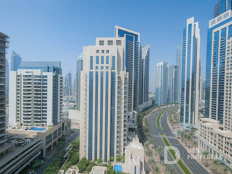 Fountain Boulevard View | Largest Layout | Bright - Image 9