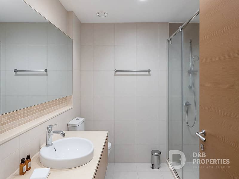 Fountain Boulevard View | Largest Layout | Bright - Image 10