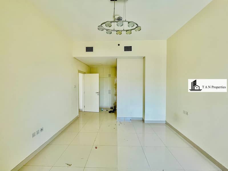 SPACIOUS 1BHK APARTMENT || BALCONY || NEAR TO METRO - Image 7