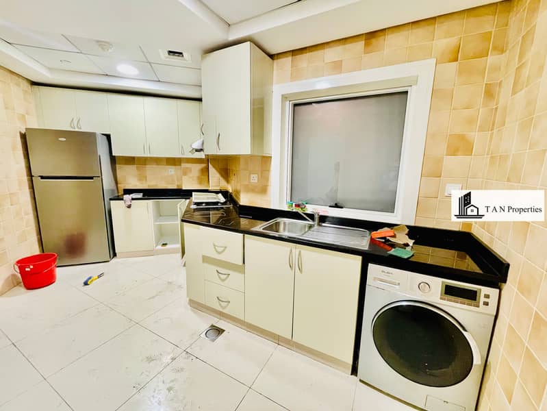 SPACIOUS 1BHK APARTMENT || BALCONY || NEAR TO METRO - Image 9