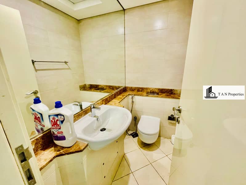 SPACIOUS 1BHK APARTMENT || BALCONY || NEAR TO METRO - Image 10