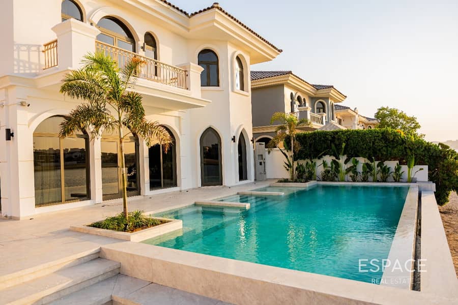 Renovated | Vacant 5 Bedroom Atrium Entry | High No With Atlantis Views ...