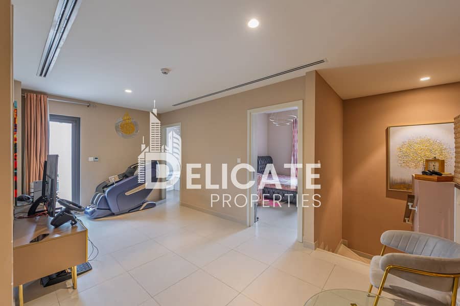 26 Upper Floor Living Room. jpg