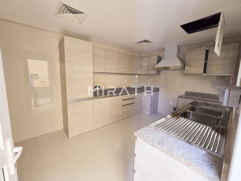 Well-maintaned Villa |Classic Design |Lush Garden